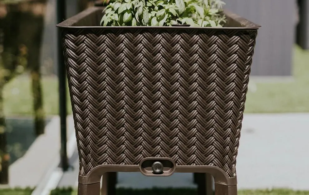 Splendor 31.7 Gallon Elevated Garden Bed - Brown